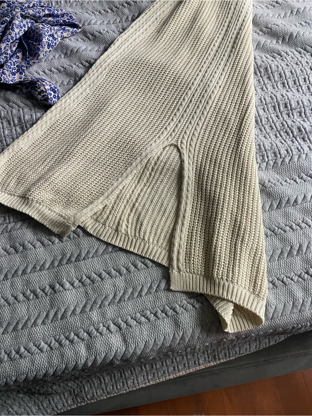 Sleeveless Cream Knit Maxi Dress with V-Neck - Picture 3 of 3